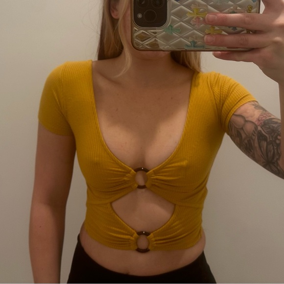 Yellow Ribbed Cut-Out Top - Picture 1 of 4